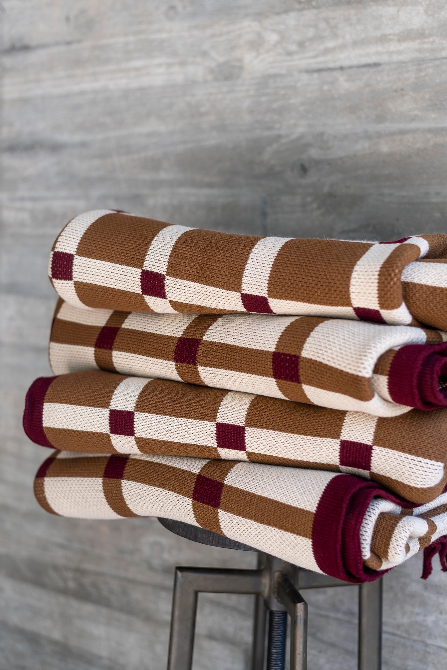 Manta Cuadrillé Camel y burdeo